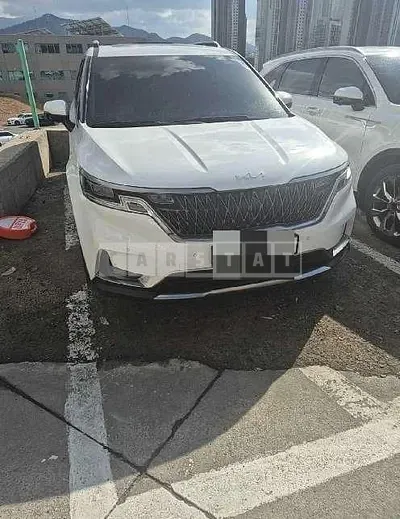 Photo 1 of 4: 2023 Kia Carnivals — Korean insurance auction
