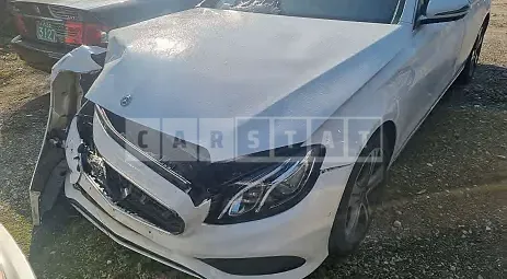 Photo 2 of 14: 2019 Mercedes-Benz E 300, VIN WDDZF4JBXKA697810 — Korean insurance auction