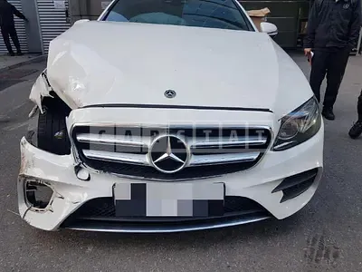 Photo 1 of 5: 2019 Mercedes-Benz E300, VIN WDDZF4JB8KA624144 — Korean insurance auction