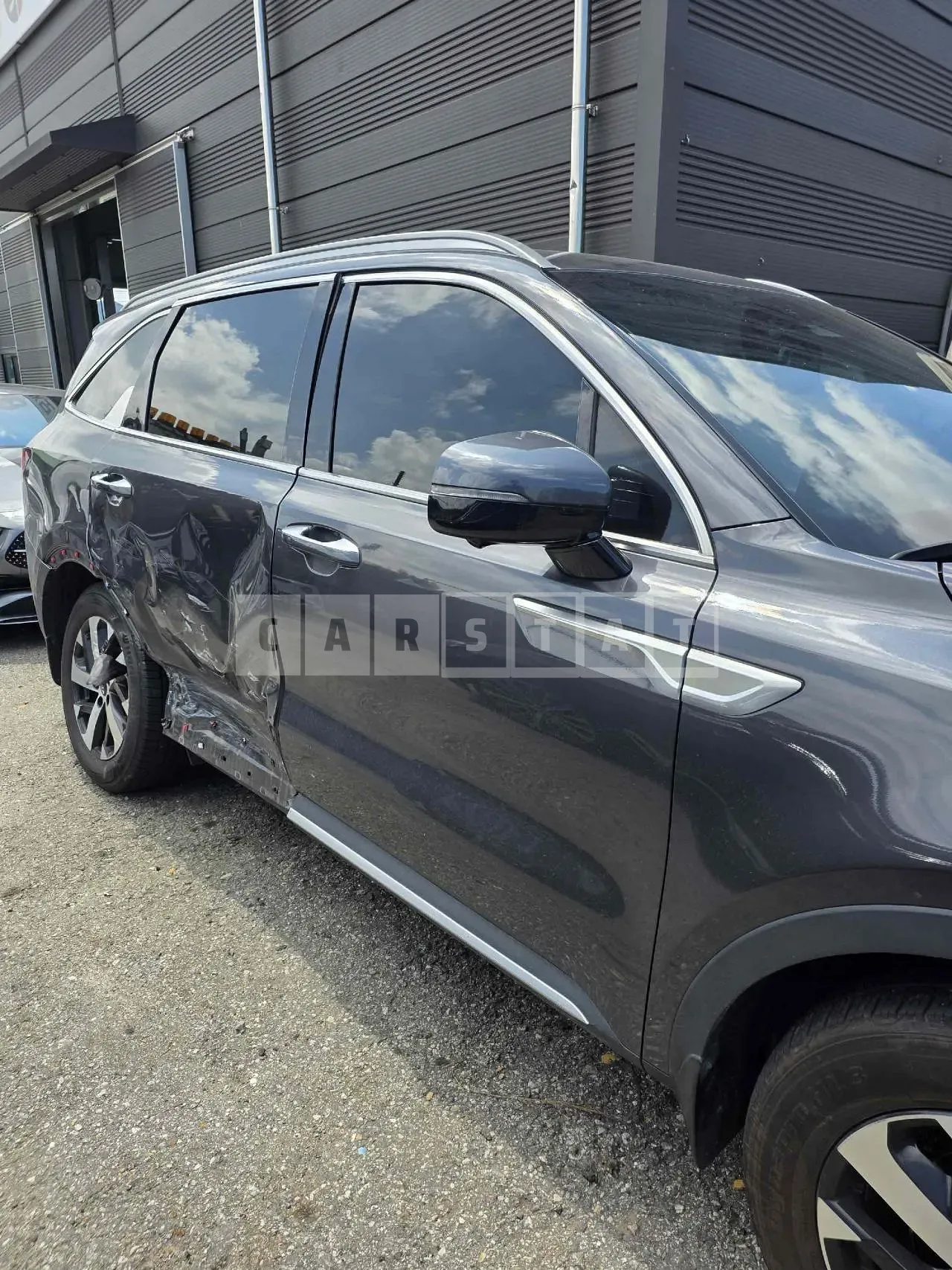 Photo 2 of 16: 2020 Kia Sorento, VIN KNARH81BGMA037918 — Korean insurance auction