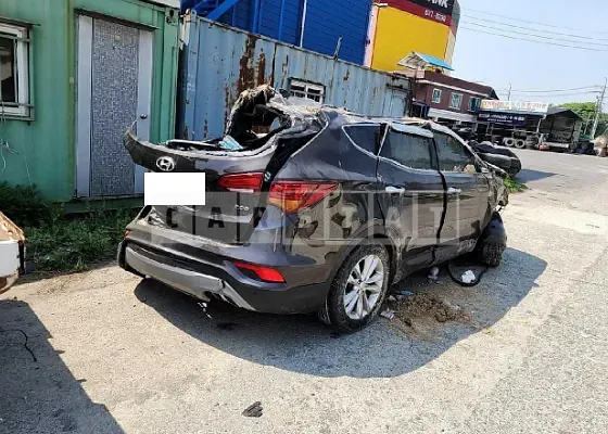 Photo 2 of 12: 2018 Hyundai Santa Fe, VIN KMHSW81UBJU850056 — Korean insurance auction