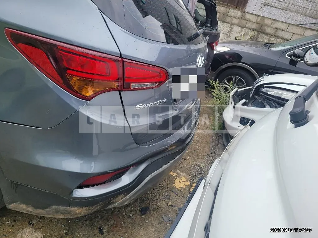 Photo 2 of 31: 2017 Hyundai Santa Fe DM 2.0, VIN KMHSW81UBJU845038 — Korean insurance auction