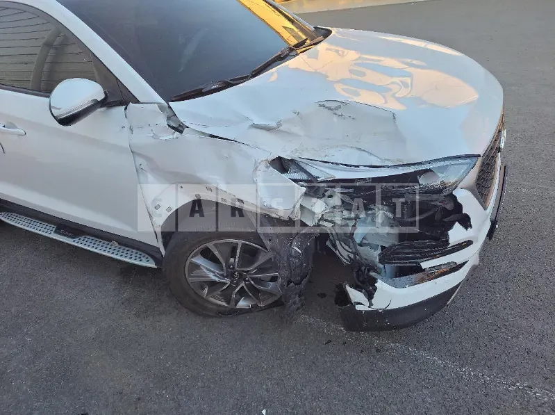 Photo 2 of 4: 2018 Hyundai Tucson, VIN KMHJ2815GJU732840 — Korean insurance auction