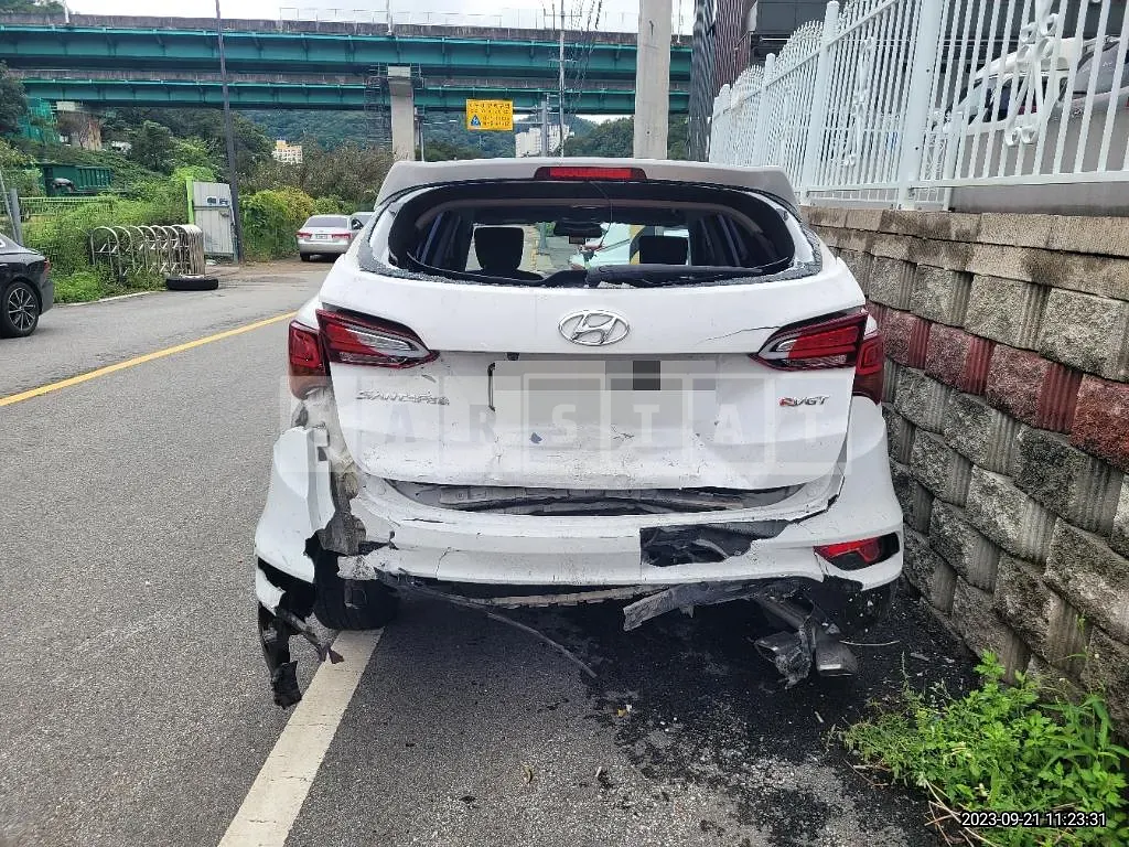 Photo 2 of 35: 2015 Hyundai Santa Fe DM 2.0, VIN KMHSW81UBGU538427 — Korean insurance auction