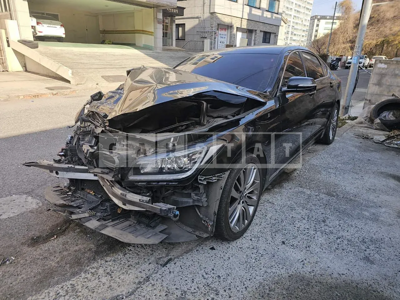 Photo 2 of 11: 2017 Hyundai Genesis G80, VIN KMHGM41DBHU221515 — Korean insurance auction