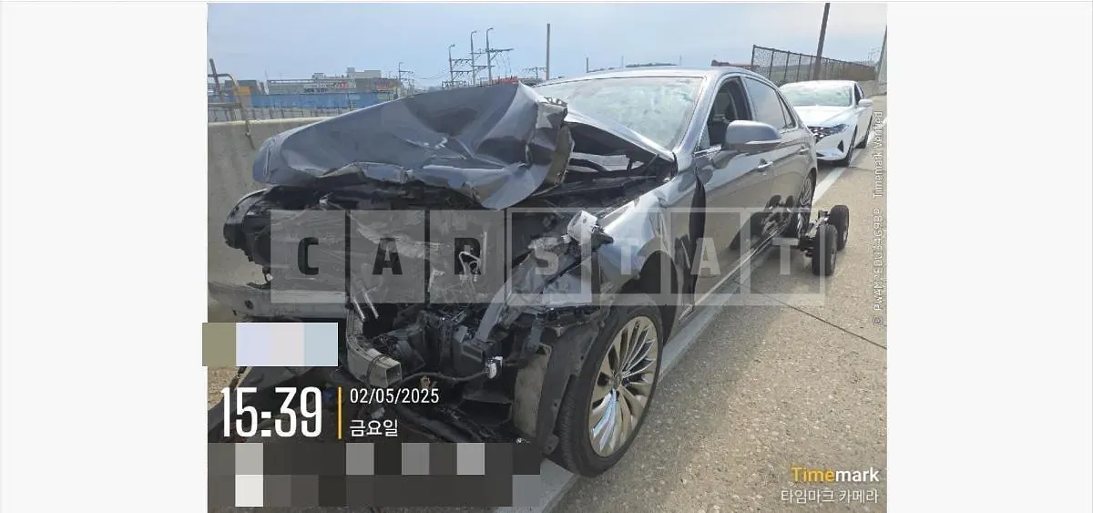 Photo 2 of 12: 2017 Genesis EQ900 — Korean insurance auction