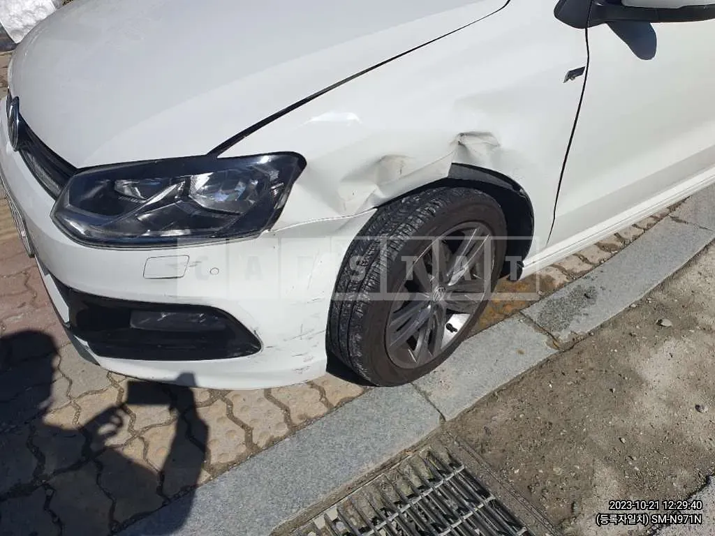 Photo 2 of 7: 2015 Volkswagen Polo 5 FL 1.4 TDI BMT, VIN WVWZZZ6RZFY255542 — Korean insurance auction