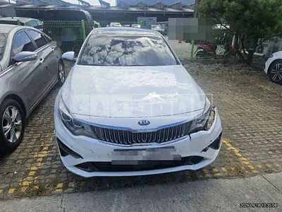 Photo 1 of 15: 2019 Kia K5 — Korean insurance auction