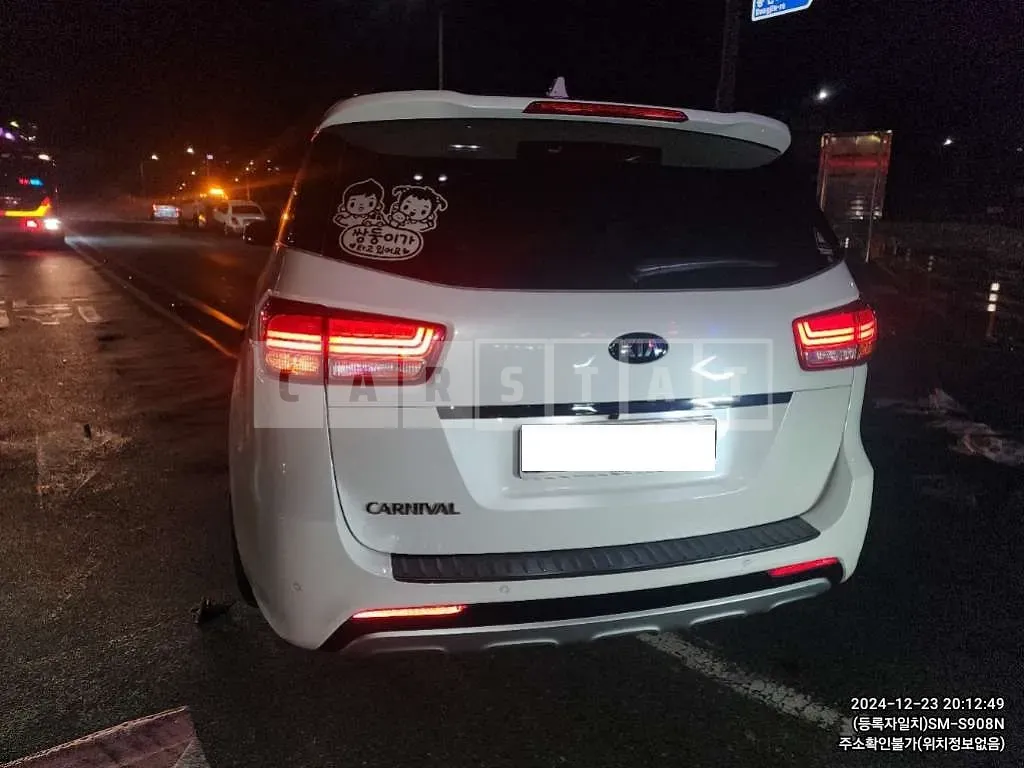 Photo 2 of 8: 2016 Kia Carnival — Korean insurance auction