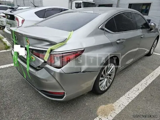 Photo 2 of 19: 2019 Lexus ES300h — Korean insurance auction