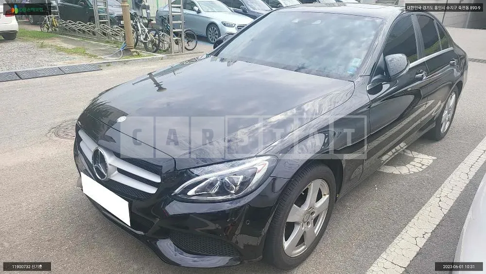 Photo 2 of 19: 2016 Mercedes-Benz C200, VIN WDDWF4CB0GF331994 — Korean insurance auction