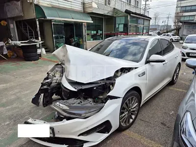 Photo 1 of 10: 2019 Kia K5 — Korean insurance auction