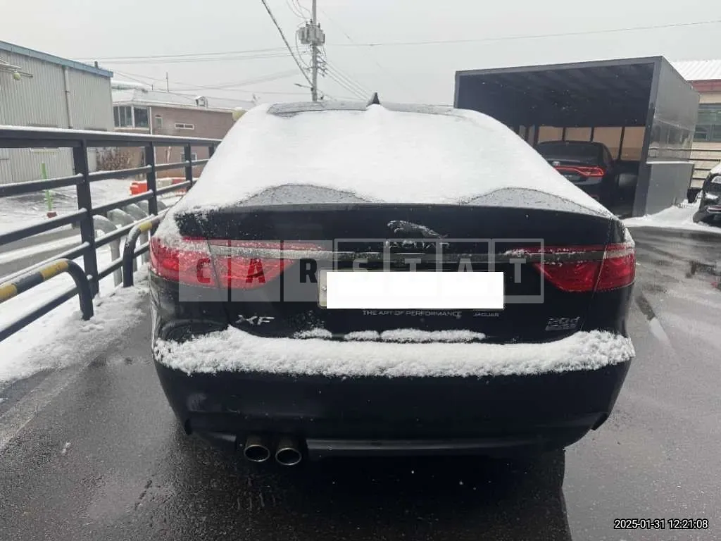 Photo 2 of 24: 2017 Jaguar XF 20d, VIN SAJBA4BNXHCY39672 — Korean insurance auction