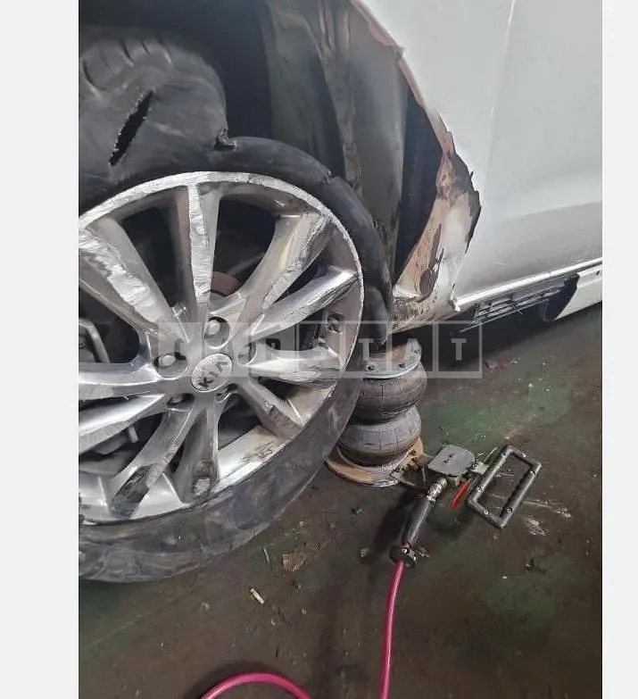 Photo 3 of 3: 2019 Kia Carnivals — Korean insurance auction