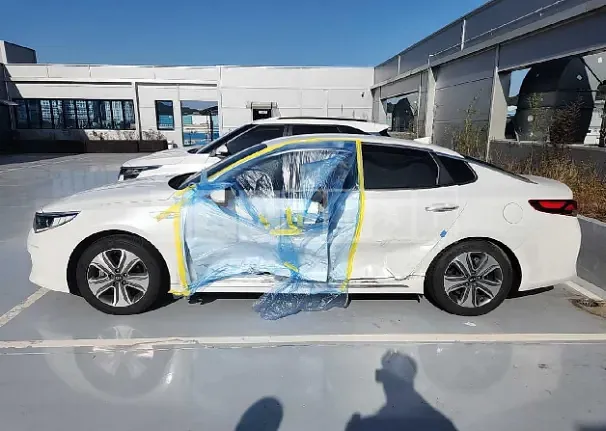 Photo 2 of 17: 2016 Kia K5, VIN KNAGW41CBGA002845 — Korean insurance auction