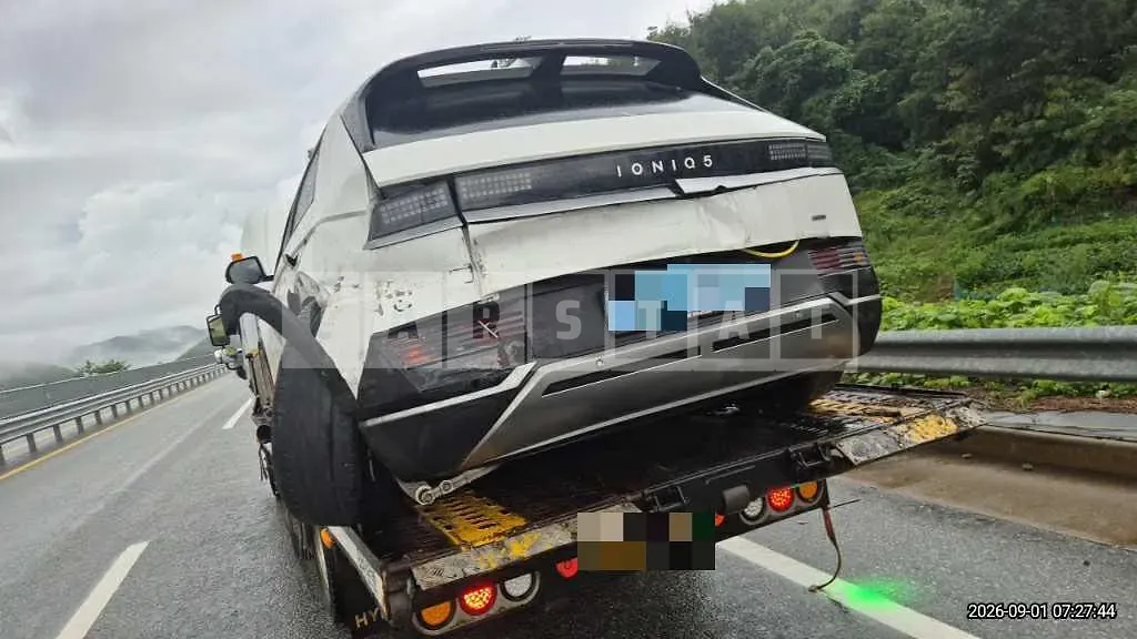 Photo 2 of 35: 2023 Hyundai IONIQ 5 Electric Car AWD — Korean insurance auction
