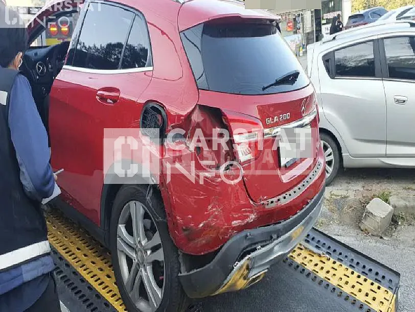 Photo 2 of 3: 2015 Mercedes-Benz GLA200 CDI 4Matic, VIN WDCTG0CB4FJ130950 — Korean insurance auction