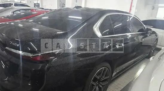 Photo 2 of 12: 2025 BMW 740d xDrive — Korean insurance auction