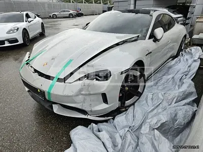 2025 Porsche Taycan 4S (High. 5 seater)