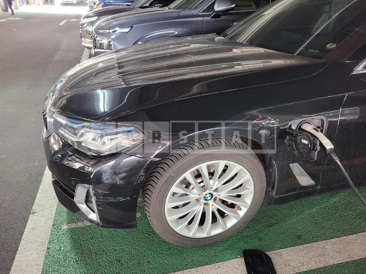 Photo 2 of 4: 2021 BMW (parts) 530e Headlights — Korean insurance auction