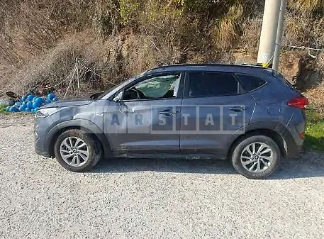 Photo 2 of 4: 2016 Hyundai Tucson, VIN KMHJ2815GGU054497 — Korean insurance auction