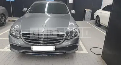 Photo 1 of 34: 2018 Mercedes-Benz E300 4Matic, VIN WDDZF4KB6JA413294 — Korean insurance auction