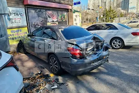 Photo 2 of 7: 2019 Mercedes-Benz C 200, VIN WDDWF8AB1KR520753 — Korean insurance auction