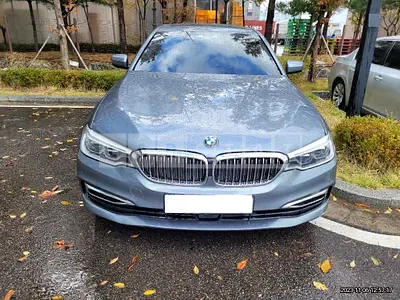 Photo 1 of 31: 2019 BMW 520d Luxury, VIN WBAJF3102KWW04570 — Korean insurance auction