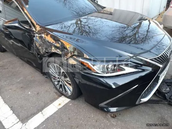 Photo 2 of 10: 2020 Lexus ES300h — Korean insurance auction