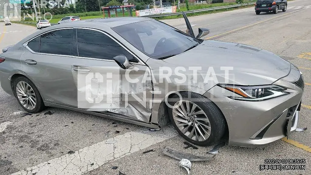 Photo 3 of 3: 2018 Lexus ES300h — Korean insurance auction