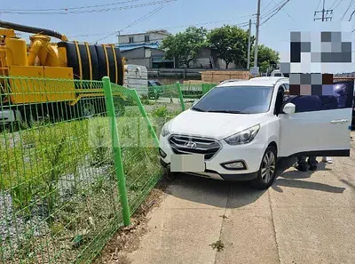 Photo 1 of 5: 2014 Hyundai Tucson, VIN KMHJT81VBFU980859 — Korean insurance auction