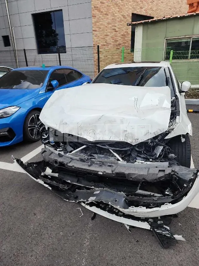 Photo 2 of 8: 2021 BMW 330e, VIN WBA5P7101MFL16421 — Korean insurance auction