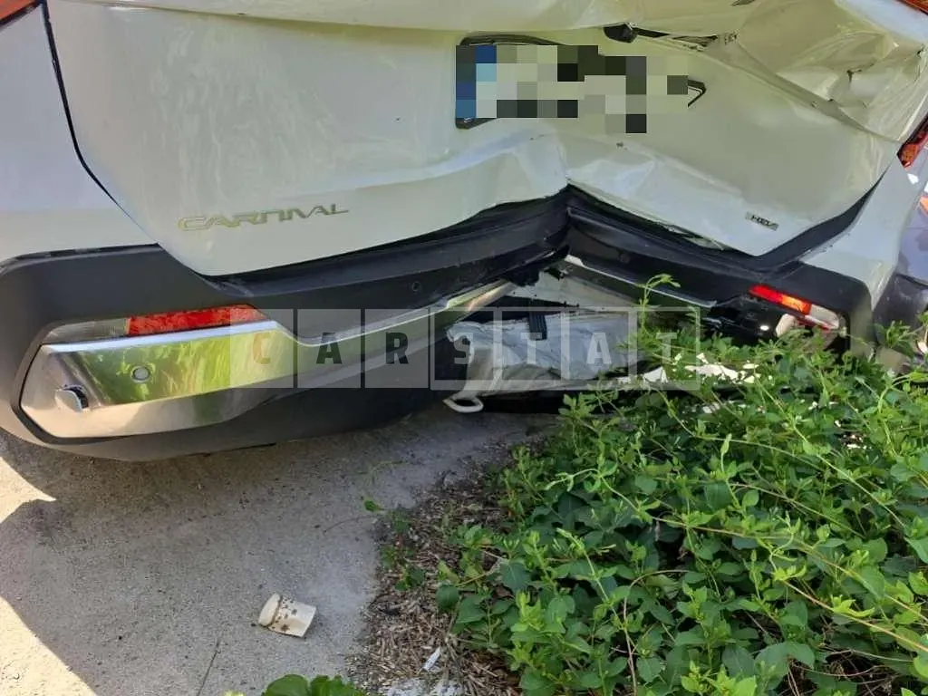 Photo 2 of 38: 2024 Kia Carnival Hybrid — Korean insurance auction