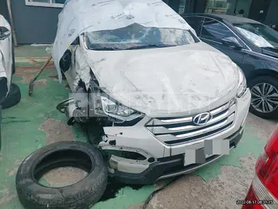 Photo 1 of 7: 2015 Hyundai Santa Fe, VIN KMHSW81UBFU461061 — Korean insurance auction