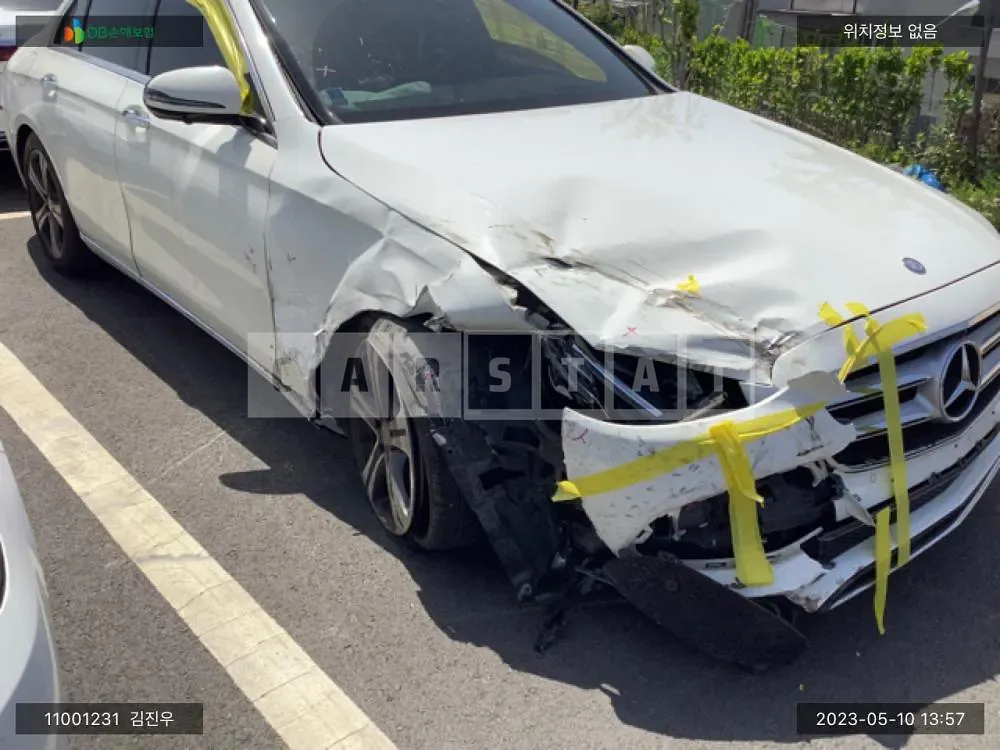 Photo 2 of 13: 2017 Mercedes-Benz E300, VIN WDDZF4KB0HA194939 — Korean insurance auction