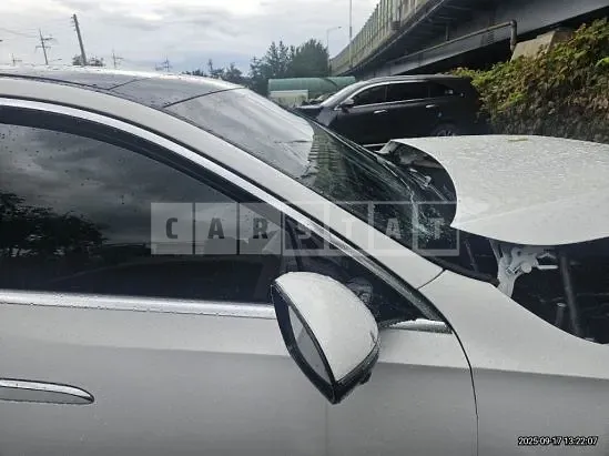 Photo 2 of 36: 2025 Mercedes-Benz E 200 — Korean insurance auction