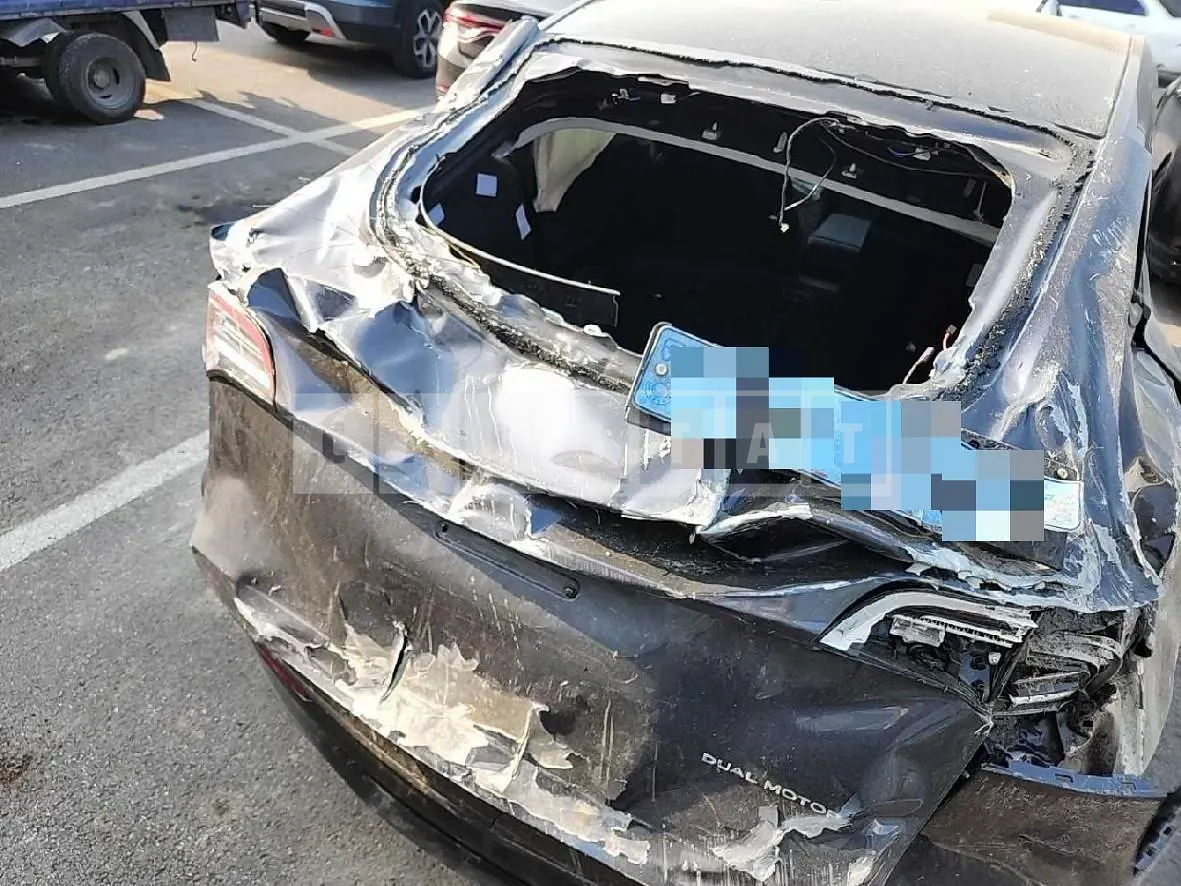 Photo 2 of 10: 2021 Tesla Model Y Long Range, VIN 5YJYGDEE6MF174110 — Korean insurance auction