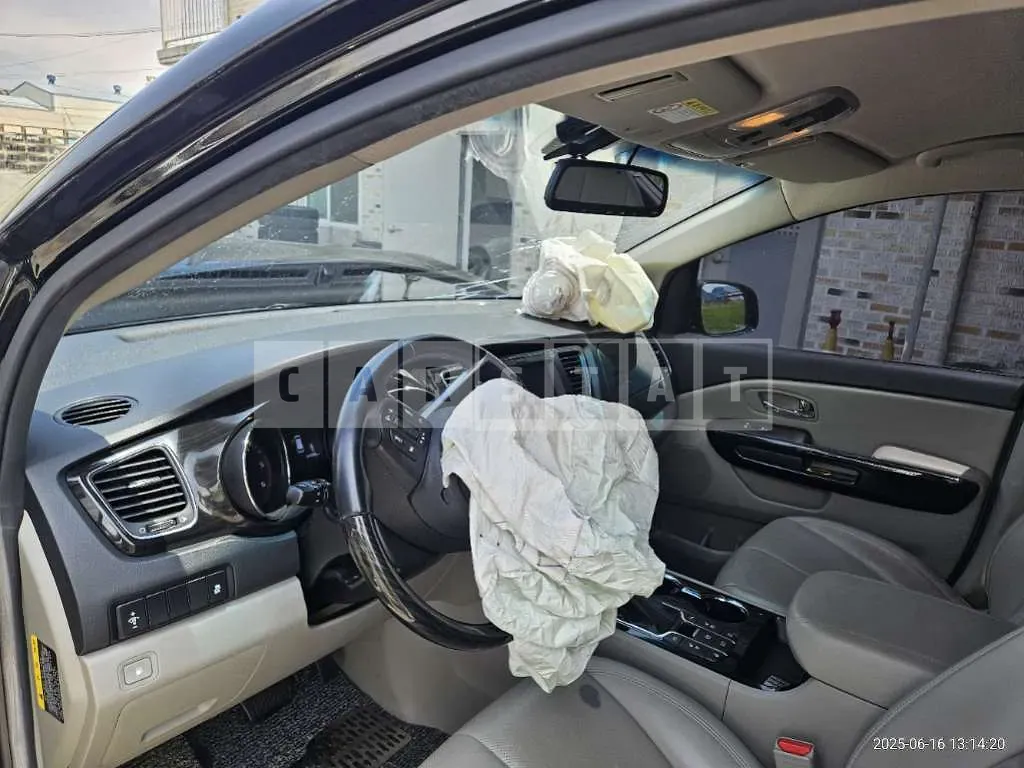Photo 2 of 11: 2018 Kia Carnival Limousine — Korean insurance auction