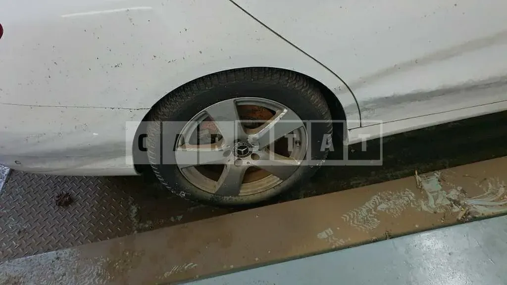 Photo 2 of 9: 2018 Mercedes-Benz C 200d, VIN WDDWF3HB0JR340719 — Korean insurance auction
