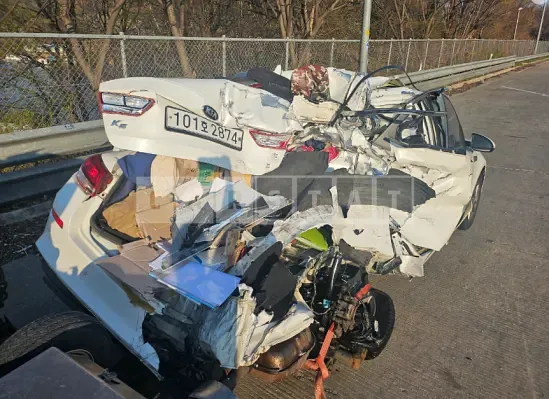 Photo 2 of 9: 2020 Kia K5 — Korean insurance auction