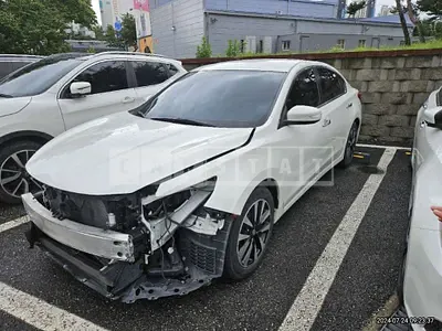 Photo 1 of 15: 2018 Nissan Altima 2.5 — Korean insurance auction