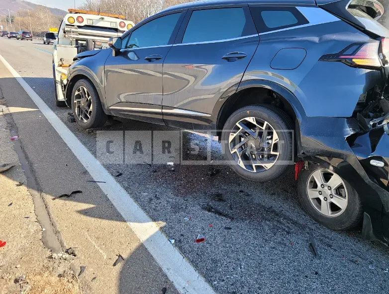 Photo 2 of 9: 2022 Kia Sportage, VIN KNAPV81BGNK028901 — Korean insurance auction