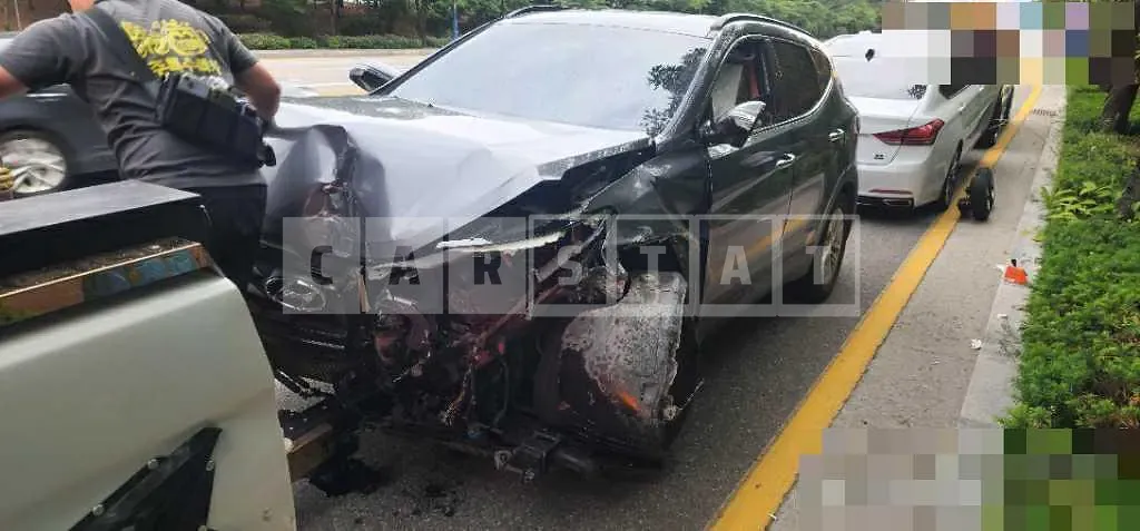 Photo 2 of 7: 2015 Hyundai Santa Fe DM — Korean insurance auction