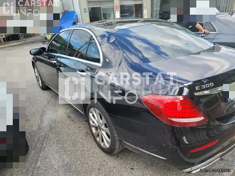 Photo 2 of 19: 2020 Mercedes-Benz E 300 4Matic, VIN W1KZF4KB2LA811119 — Korean insurance auction