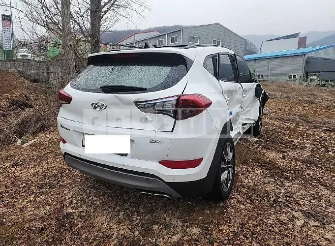 Photo 2 of 7: 2017 Hyundai Tucson, VIN KMHJ381ABJU515386 — Korean insurance auction