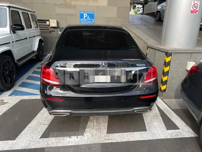 Photo 2 of 19: 2017 Mercedes-Benz E300 4Matic — Korean insurance auction