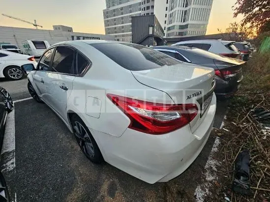 Photo 2 of 8: 2017 Nissan Altima 2.5, VIN 1N4AL3AP7HC182949 — Korean insurance auction