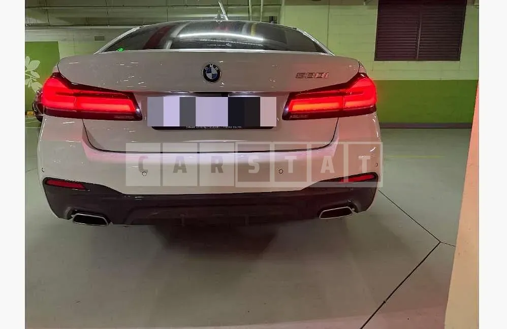 Photo 2 of 5: 2023 BMW 530i — Korean insurance auction