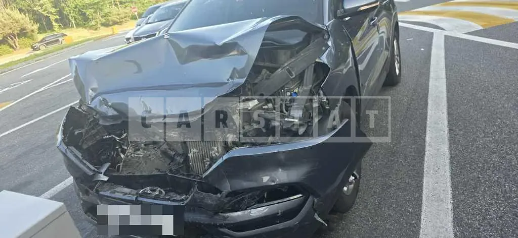 Photo 2 of 3: 2016 Hyundai Tucson TL — Korean insurance auction