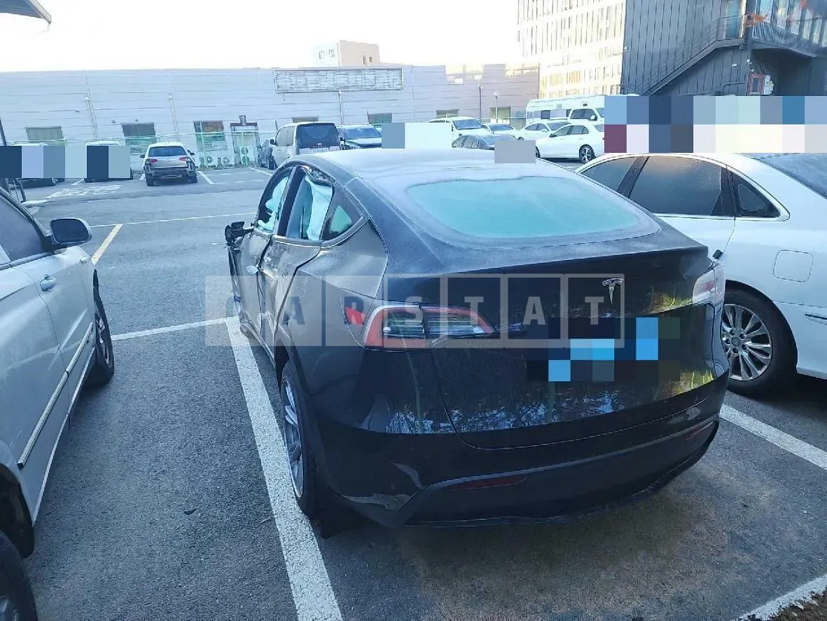 Photo 2 of 36: 2023 Tesla Model Y RWD, VIN LRWYGCFS5PC103543 — Korean insurance auction